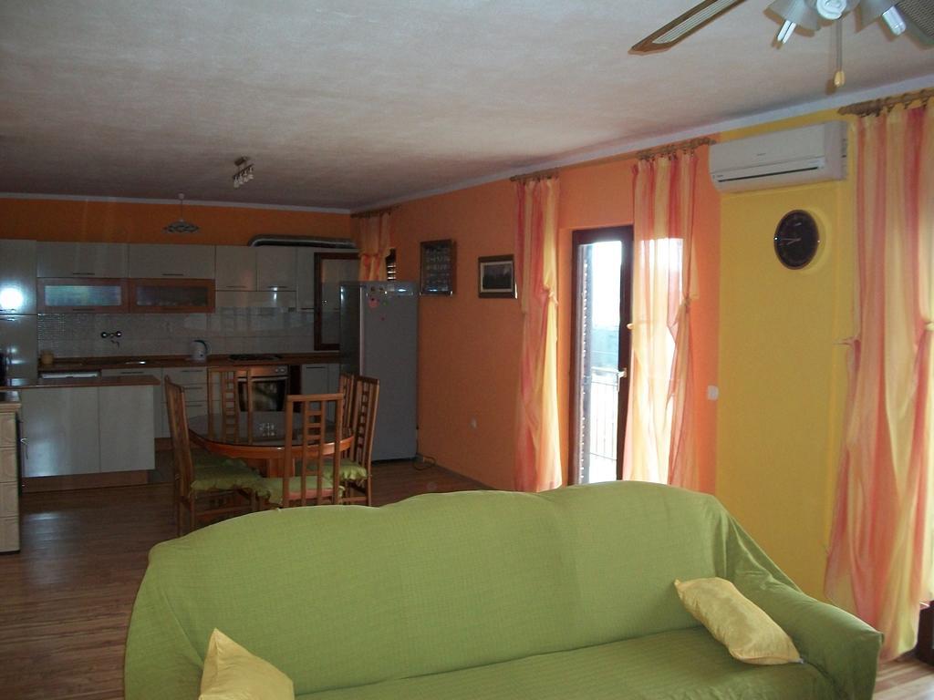 Apartment Luka Trogir Exterior photo